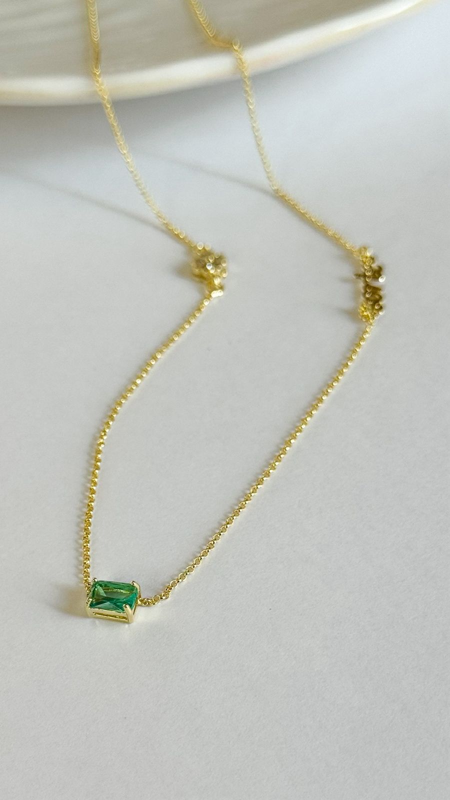 Colar Dourado Pedra Retangular Verde