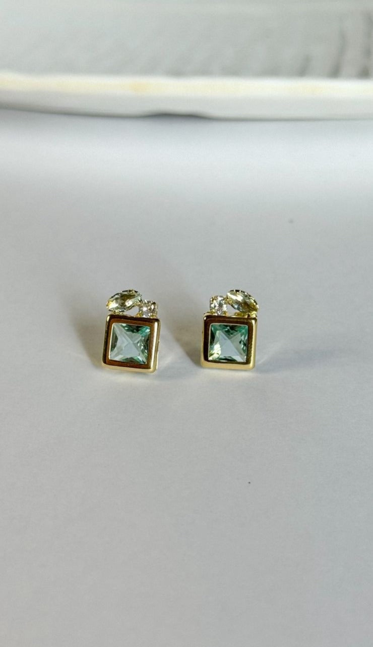 Brinco Dourado Quadrado Duo de Pedras